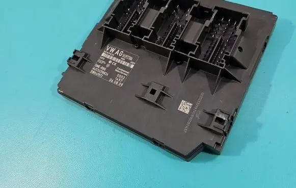 Volkswagen Tiguan Central body control module 5K0937086 IMPRK1580624