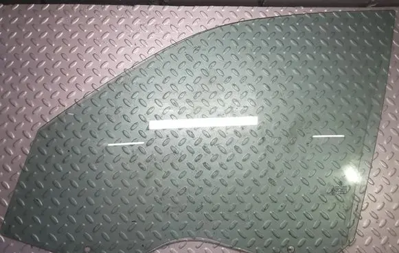BMW X3 E83 Front door window glass four-door 51333332309 3332309