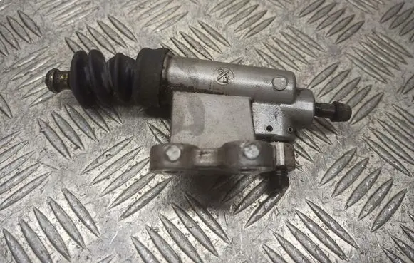 Honda Civic Clutch slave cylinder 