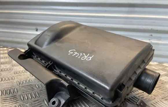 Toyota Prius (XW20) Air filter box 2220422010