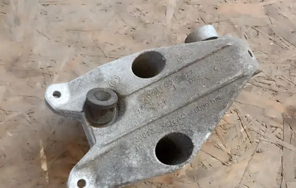 BMW X3 F25 Engine mounting bracket 736813