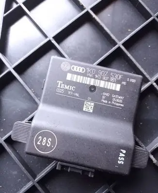 Audi A6 S6 C6 4F Gateway control module 1K0907530F