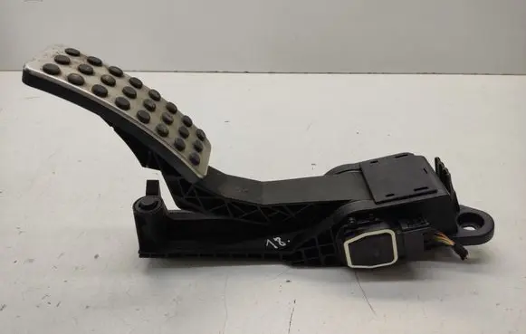 Mercedes-Benz R W251 Accelerator throttle pedal A1643000104
