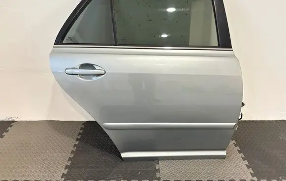 Toyota Avensis T250 Rear door 