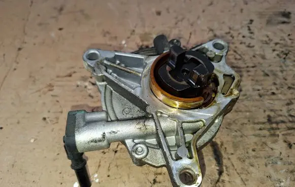 Alfa Romeo Giulietta Vacuum pump 55249347 70155506 012414268366700