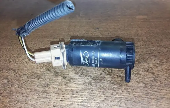 Ford Transit Windscreen/windshield washer pump 93BB17K624AA