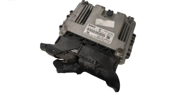 Hyundai i30 Engine control unit/module 391152A410 0281016737 1039S37304