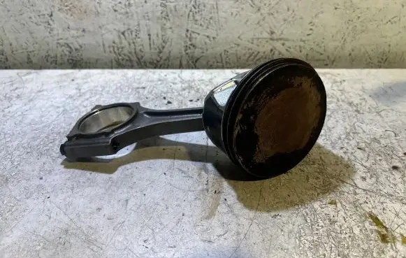 Jeep Grand Wagoneer Piston with connecting rod