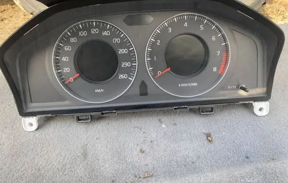 Volvo V70 Speedometer (instrument cluster) 30786622AB 36002194 69199850U