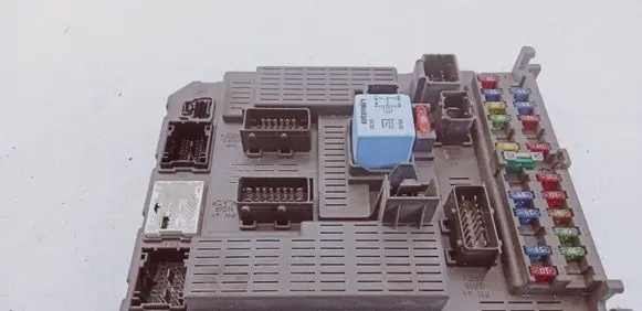 Fiat Ulysse Fuse module 9646907380 BSIV0300 1809025023731