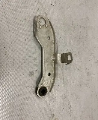BMW 8 G15 Radiator mount bracket 7357219