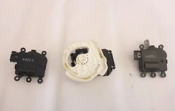 Mazda 3 III A/C air flow flap actuator/motor 