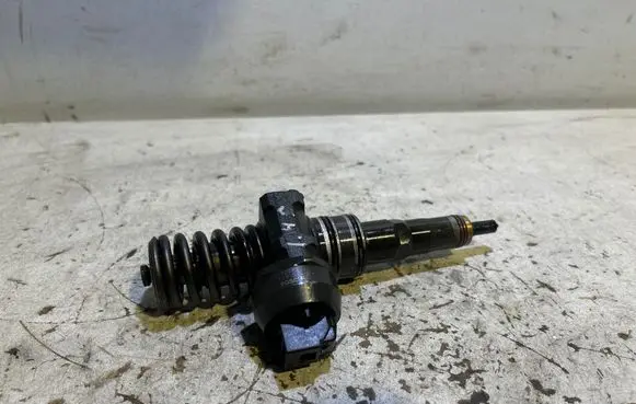 Skoda Octavia Mk2 (1Z) Fuel injector 038130073AG