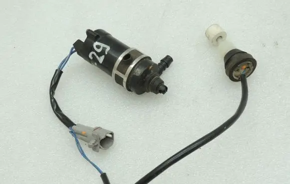 Mitsubishi Pajero Headlight washer pump MR515942