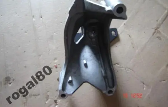 Volkswagen Amarok Engine mount bracket