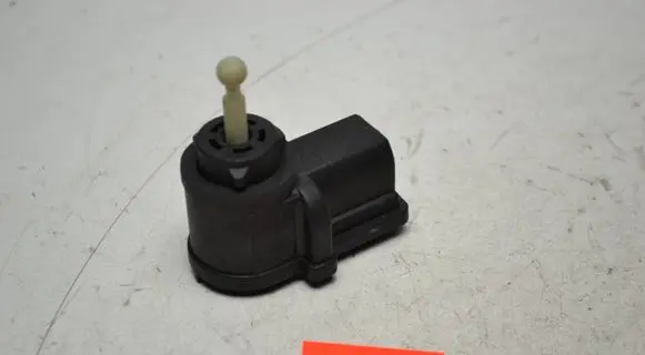 Headlight level adjustment motor