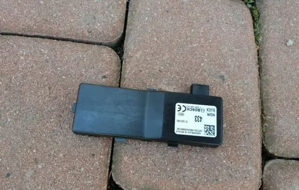 Opel Insignia A Door central lock control unit/module 13501980