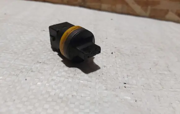 Audi A4 S4 B5 8D Coolant temperature sensor 357919501A