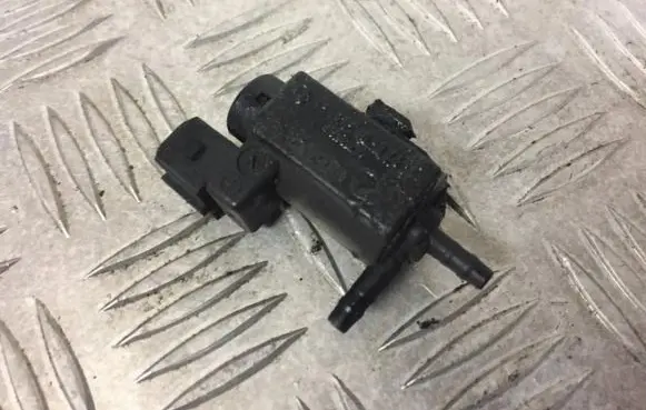 Volvo V70 Turbo solenoid valve 30611668 7.22240.10