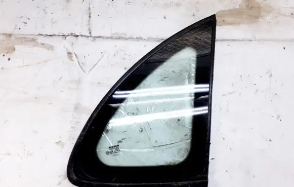 Nissan Almera Tino Rear side window