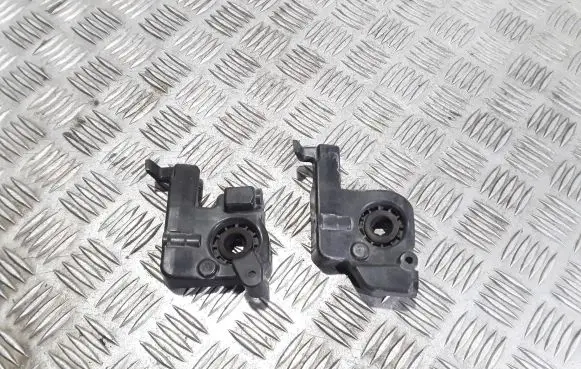 Renault Twingo III Radiator mount bracket 215144561R A4535041338 215143071R