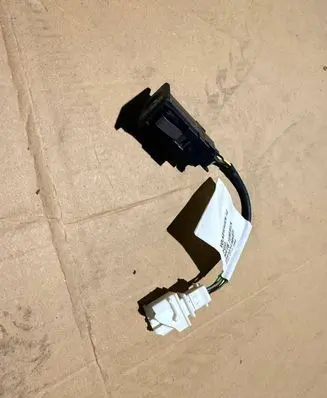 Volkswagen PASSAT B6 AUX in-socket connector 3C0971154 5M0035724