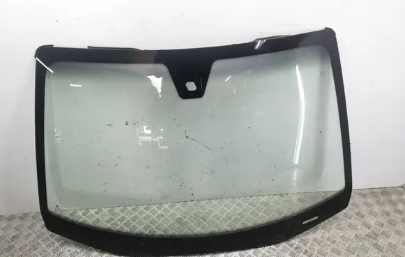 Maserati Quattroporte Front windscreen/windshield window 