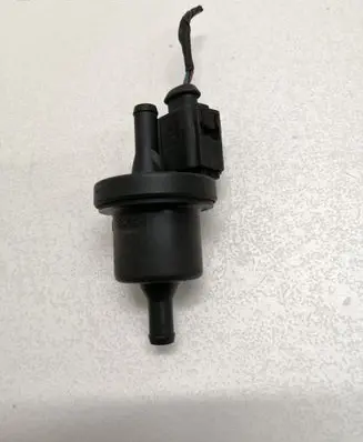 Volkswagen Polo IV 9N3 Valve vacuum 1J0711761C