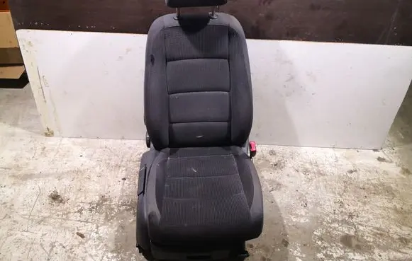 Volkswagen Golf V Front passenger seat 1K5882022B