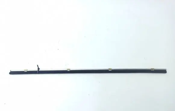 Mercedes-Benz COMPAKT W115 Rubber seal front door window/glass 