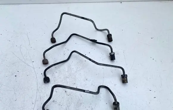 Toyota Avensis T250 Fuel injector supply line/pipe 