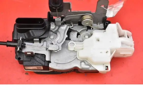 Volvo V40 Front door lock 31391823