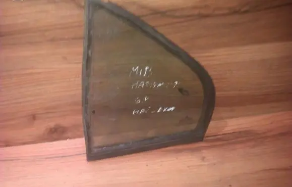 Rear vent window glass