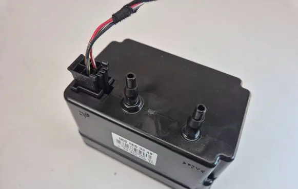 Mercedes-Benz C W204 Central locking vacuum pump A5998200010 0008003348 3091760256