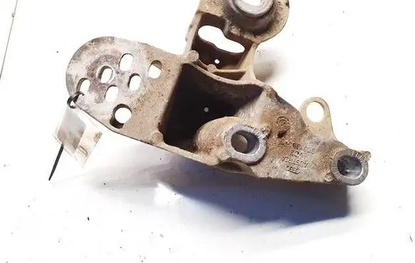 Audi A4 S4 B5 8D Engine mounting bracket 8e0199351