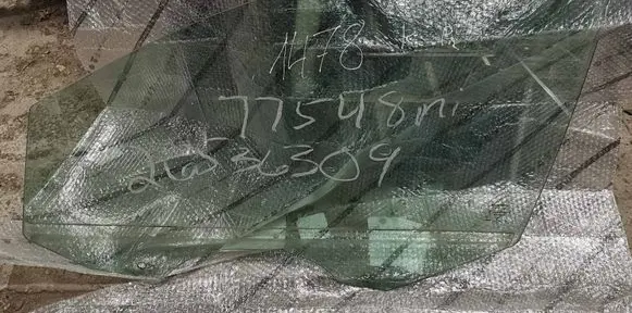 Dodge Journey Front door window glass four-door
