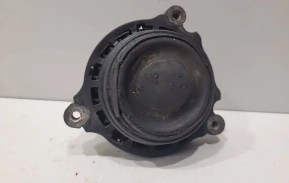 Engine mount bracket