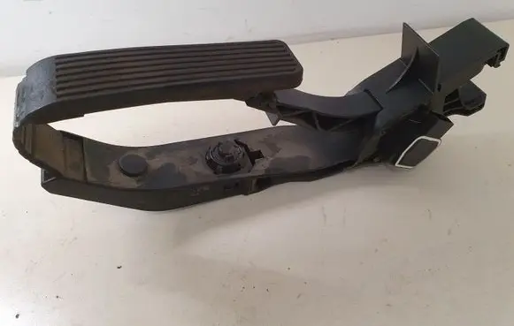 Mercedes-Benz E W211 Accelerator throttle pedal A2113000404
