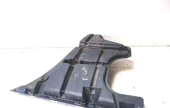Rear bumper mounting bracket
