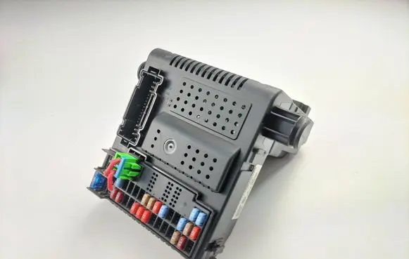 Volvo XC70 Fuse module 30786889 28087583