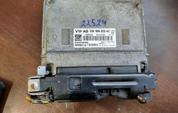 Skoda Fabia Mk2 (5J) Engine control unit/module 03e906023ac