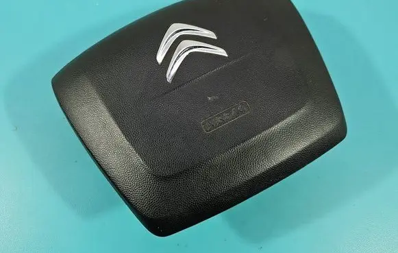 Steering wheel airbag