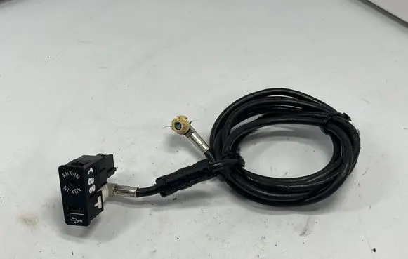 BMW 3 F30 F35 F31 AUX in-socket connector 9229247 84109229247