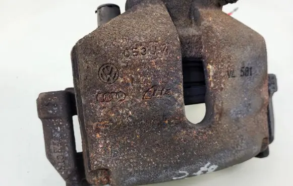 Volkswagen PASSAT CC Front brake caliper