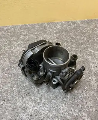 Audi A4 S4 B5 8D Throttle valve 058133063