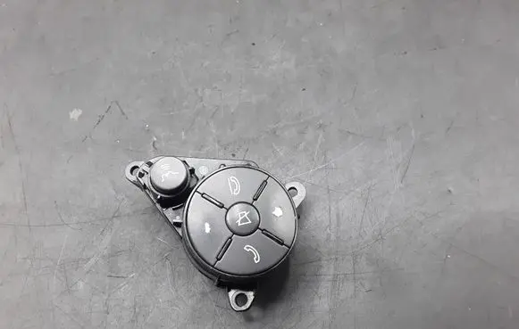 Mercedes-Benz C W204 Steering wheel buttons/switches A2048210051 33492501 305544140162AC