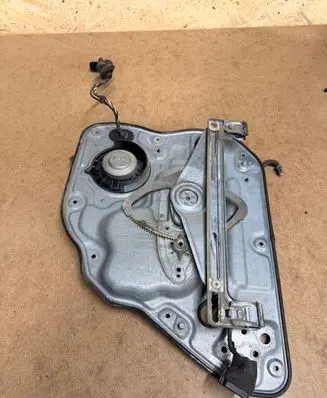 Volvo V50 Rear door manual window regulator 7828960