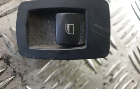 BMW 5 E60 E61 Electric window control switch 9113773
