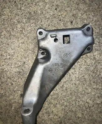BMW 5 E28 Engine mounting bracket 1175603