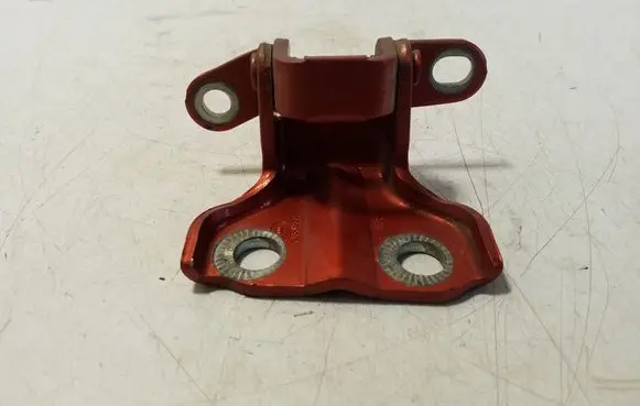 MG ZS Rear door upper hinge A067353